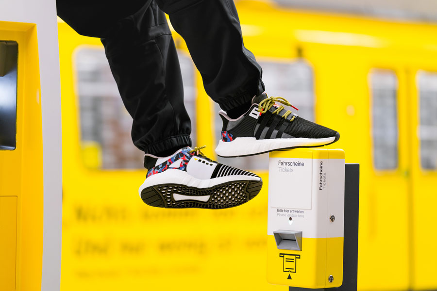 Оплачиваем проезд: Adidas выпустили кроссовки с проездным на метро (фото 4)