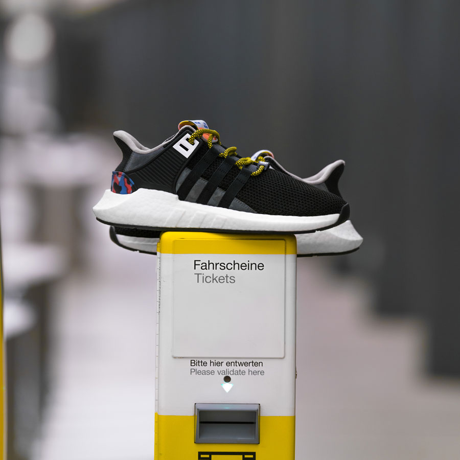 Оплачиваем проезд: Adidas выпустили кроссовки с проездным на метро (фото 8)