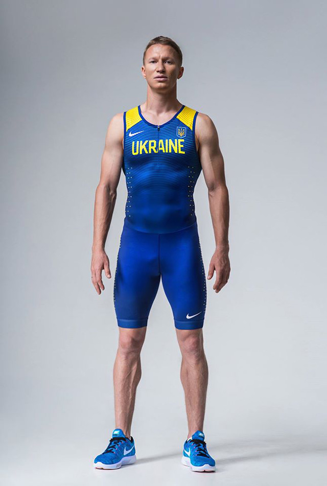 й