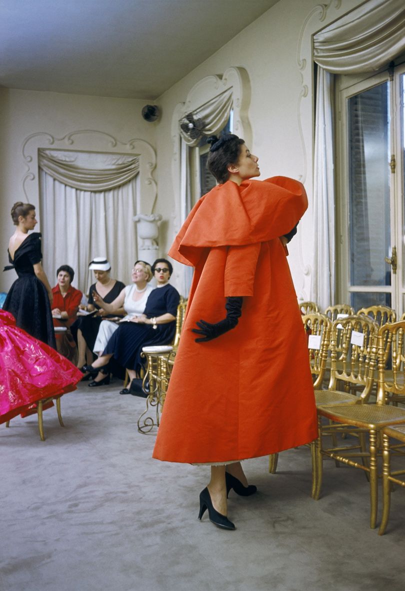 Взгляд изнутри: Выставка Balenciaga: Shaping Fashion (фото 2)
