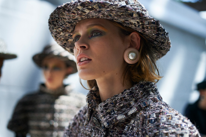 Знать в лицо: Бьюти-образ на показе Chanel (фото 3)