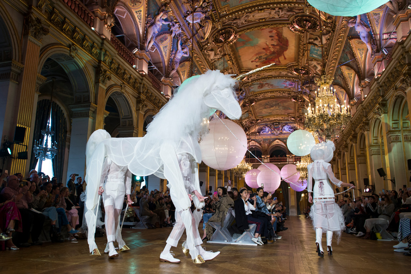 Thom Browne превратили моделей в персонажей Диснея (фото 2)