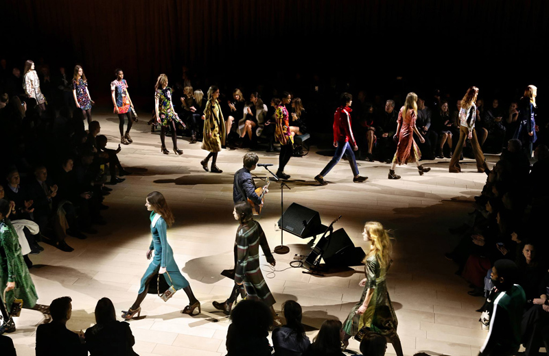 Burberry создали плейлист к уходу Кристофера Бейли (фото 3)