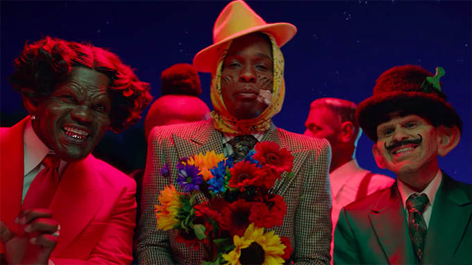 A$AP Rocky убегает от полицейских-свиней в клипе на трек Babushka Boi (фото 5)