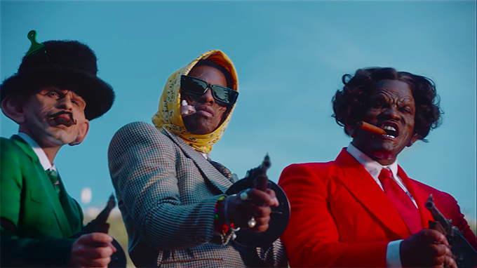 A$AP Rocky убегает от полицейских-свиней в клипе на трек Babushka Boi (фото 3)