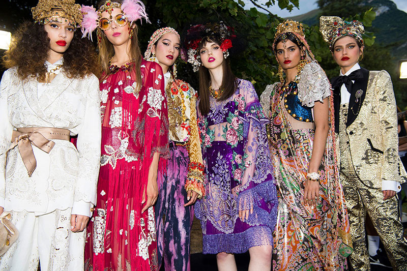 Мэй Маск и Наоми Кэмпбелл на показе кутюрной коллекции Dolce & Gabbana (фото 13)