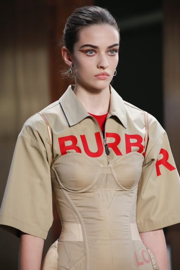 Крупным планом: 1-я коллекция Рикардо Тиши для Burberry в деталях (фото 1)