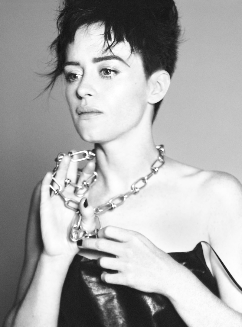 Селфимания: Клэр Фой пытается стать дикой в съемке Vogue (фото 2)