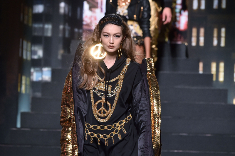 Другая реальность и супермодели: Как прошел показ Moschino и H&M в Нью-Йорке (фото 1)