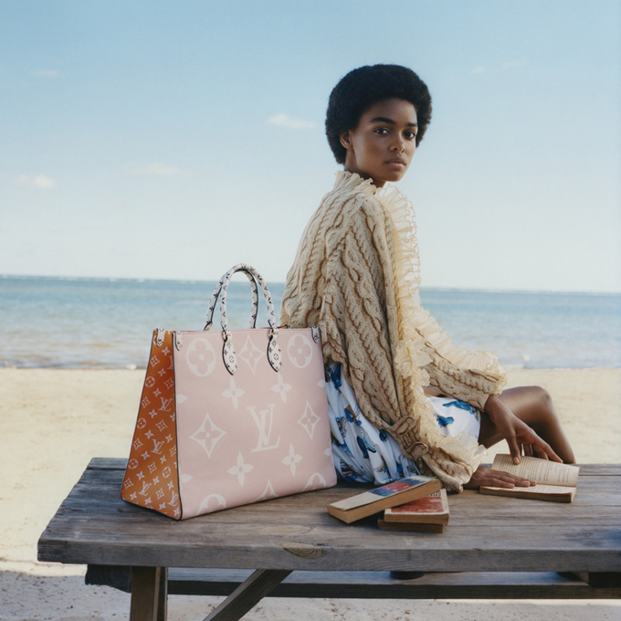 Поясные сумки и козырьки от солнца в летней капсуле Louis Vuitton (фото 2)