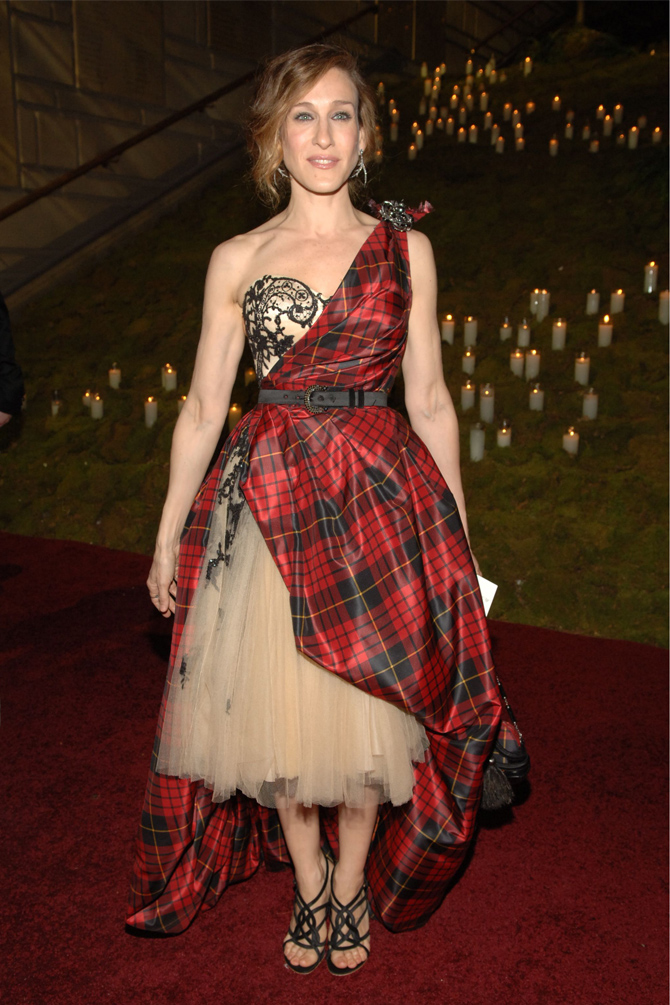 Самые запоминающиеся наряды за всю историю Met Gala (фото 6)