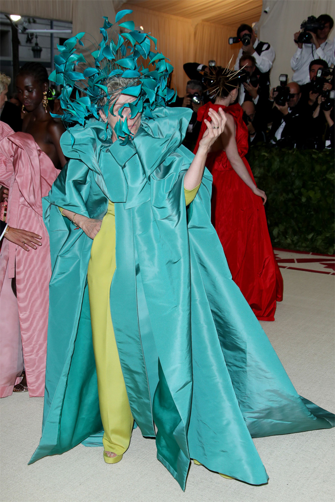 Самые запоминающиеся наряды за всю историю Met Gala (фото 24)