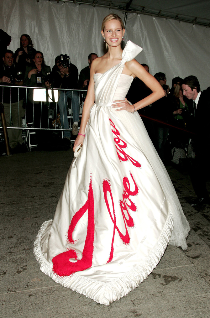 Самые запоминающиеся наряды за всю историю Met Gala (фото 3)