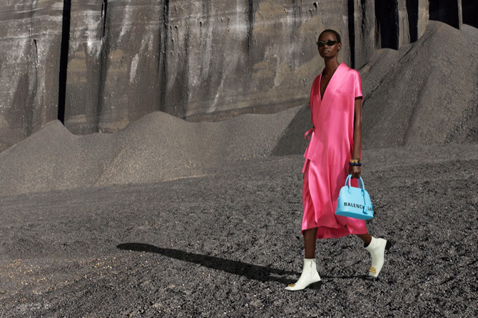 Модели на фоне дикой природы в кампейне Balenciaga (фото 6)