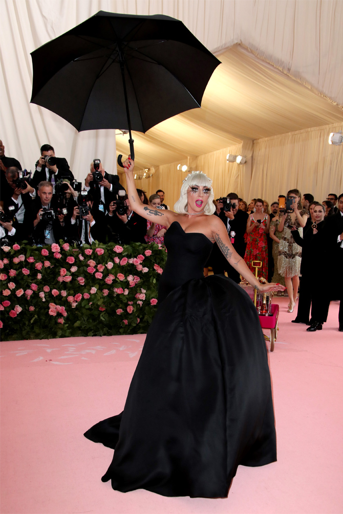 Met Gala — 2019: Все звезды на розовой дорожке (фото 23)