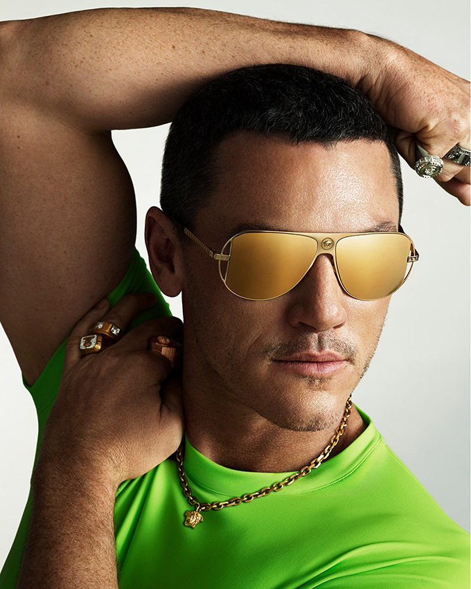 Актер Люк Эванс стал лицом Versace (фото 3)