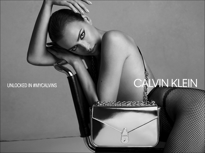 Ирина Шейк снялась обнаженной в кампейне сумок Calvin Klein (фото 1)