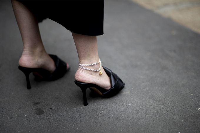 В моде — пиджаки: Что носят герои стритстайла на Milan Fashion Week (фото 17)