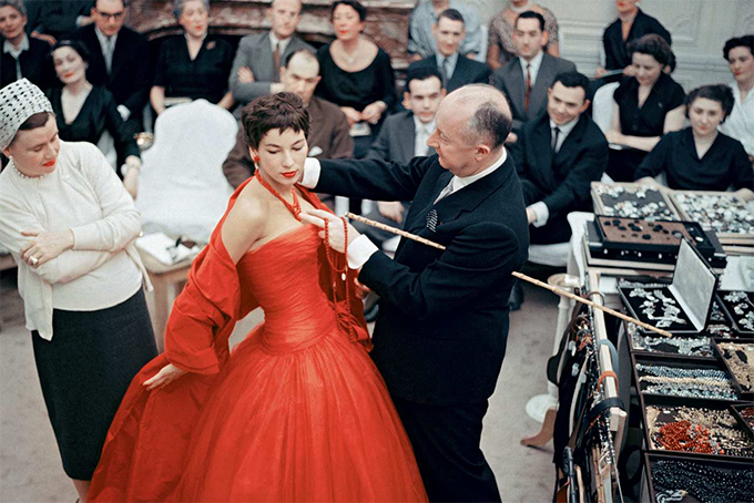 Выходит новая книга о Dior. Она посвящена радости (фото 3)