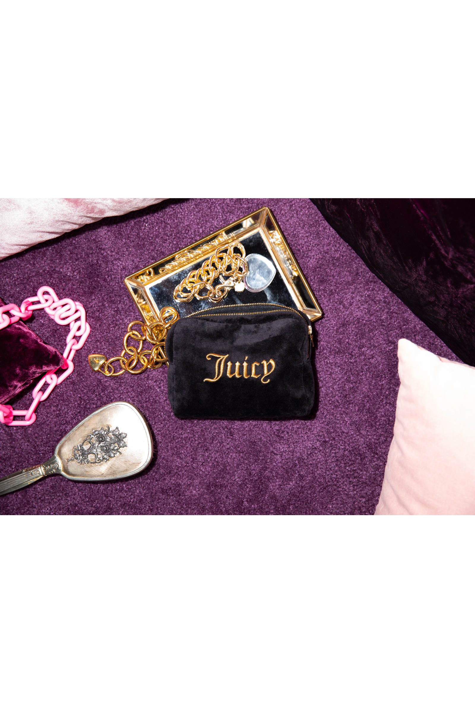 Juicy Couture выпустили коллекцию нижнего белья в стиле 2000-х. В кампании снялась дочь Мадонны (фото 4)