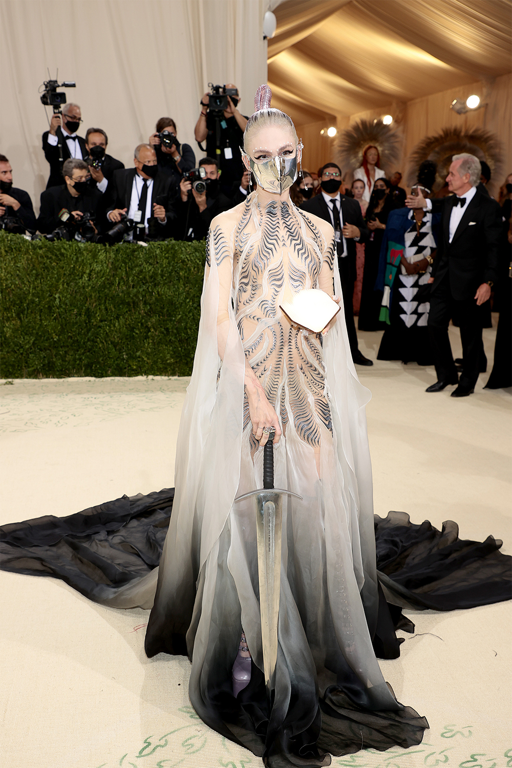 Красная дорожка Met Gala — 2021 предлагает свергнуть патриархат. Мы — за! (фото 12)
