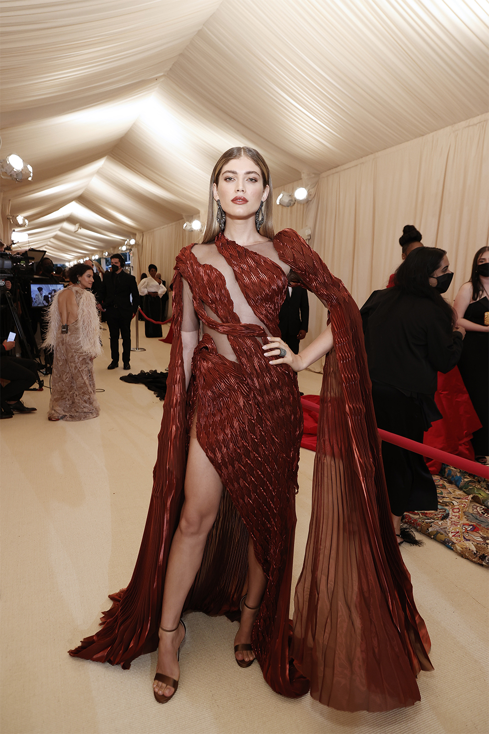 Красная дорожка Met Gala — 2021 предлагает свергнуть патриархат. Мы — за! (фото 30)