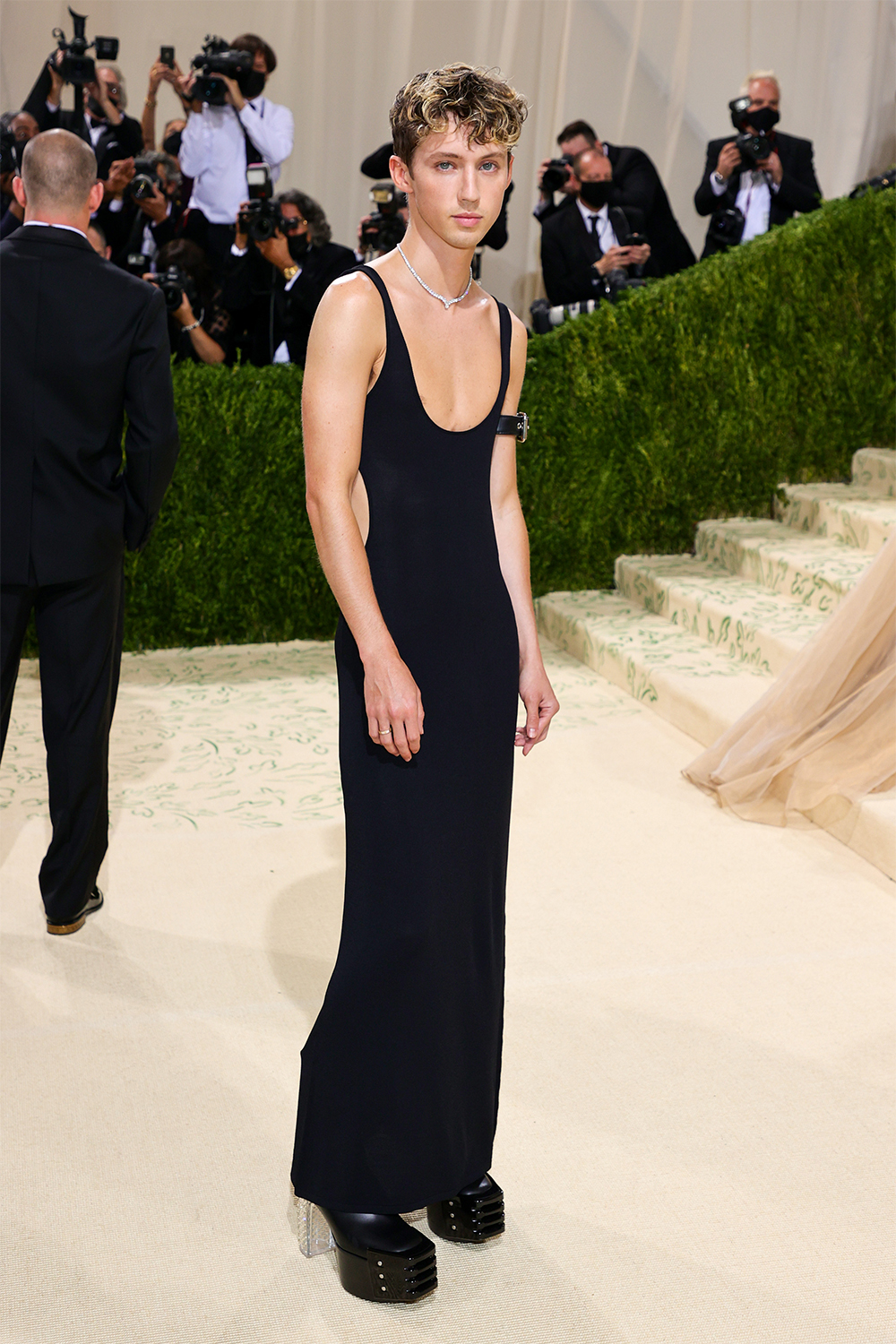Красная дорожка Met Gala — 2021 предлагает свергнуть патриархат. Мы — за! (фото 34)