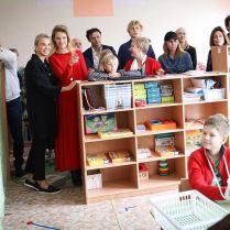 Сотни детей с аутизмом сегодня посещают школы и детские сады, где идут проекты Фонда, но это пока еще лишь капля в море по сравнению с тем, что нам еще нужно сделать. И конечно мы не смогли мы продолжать эту важную работу без друзей и доноров, которые беспрестанно поддерживают наши инициативы для построения инклюзивного общества. Огромное спасибо @ingarubenstein #KeithRubenstein #LjuboGrujic #MickaelVinet @cocacolarus @messikajewelry #CorinnazuSaynWittgenstein #GevorkSarkisyan @kidzaniamoscow и все-все-все за то, что вы снами вчера, сегодня, завтра! Здесь мы наблюдаем за работой специалистов и удивительным прогрессом детей, которых они развивают.             Today hundreds of children with special needs are part of our education project but so there's so much more yet to be done! We wouldn't be able to carry out this critically important work without the support of our donors and partners. Thank you @cocacolarus @ingarubenstein @messikajewelry #CorinnazuSaynWittgenstein @kidzaniamoscow and many more other friends and supporters for being with us yesterday, today and tomorrow. Here we are admiring our specialists at work and the amazing progress of the children under our care           @afinsky