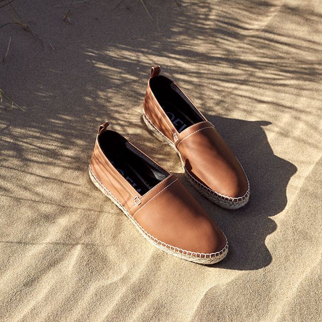 #LOEWESS17 Contrast Stitching Espadrilles featured in @matchesfashion 
#LOEWEman
#LOEWE