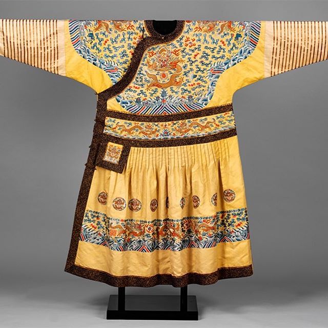 Dragon Robes have fascinated designers for centuries, but can you spot which one was made in the West? #WeWearCulture 
We joined over 180 renowned cultural institutions to create the largest ever virtual exhibition of style. The #WeWearCulture project by @googleartsculture uses state-of-the-art technology to allow viewers to explore 3,000 years of world fashion and discover the stories behind the clothes we wear today. The collaboration is one of a number of ways the V&A is harnessing new technologies to bring its unparalleled fashion collection to life online. 
Link in bio

#fashion #fashioninmotion #dragonrobe #robe #fashiondesigner