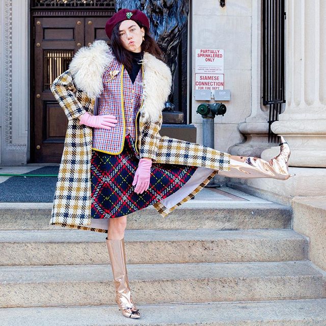 @amilli0naire is bringing back 'Gossip Girl' one outfit at a time, in all their completely impractical glory. Link in bio
