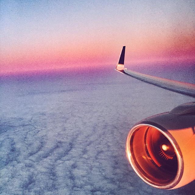 Honey I m hooome!   
.
#2019 #sunset #travel #flight #losangeles #newyear #plane