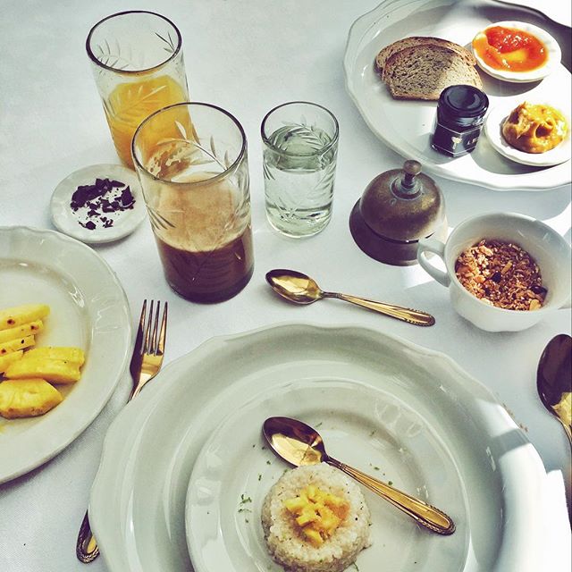 Golden spoons    
.
#breakfast #goodmorning #mesondemalleville #food #goldenspoon #eat #mexico #valladolid #teambelgium
